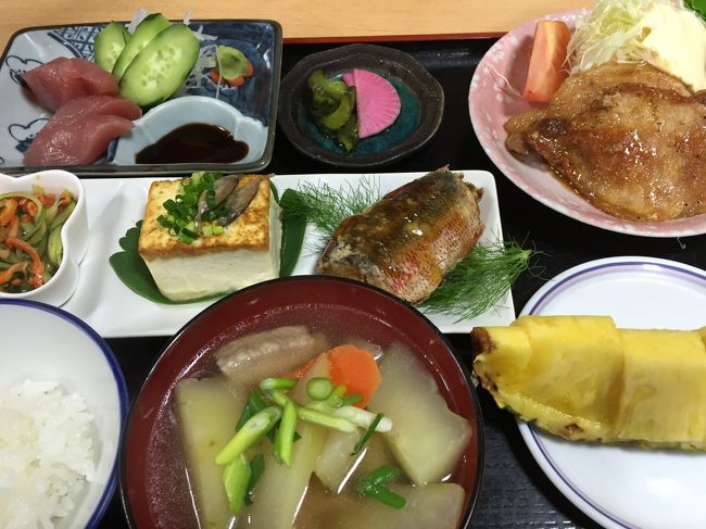 2015年の年末になって慌てて2015年の初潜りの投稿！！<br />このペースいけませんね〜<br />約1年遅れの投稿でごめんなさい。<br /><br /><br />到着日の大浜荘さんのお食事紹介から〜<br />種類もいろいろで量も味も満足<br />この時期お客さんは少ないので<br />ご主人とおしゃべりしながらの楽しい滞在になりました〜