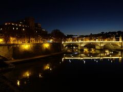 1時間ぐらい見て、下りてきました。
サンタンジェロ橋からの夜景