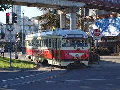 そしてピア３９、Fラインのクラッシックな路面電車が止まっています。Fラインはクラシックな車両がいっぱいあって好きな人にはコレも楽しみではないでしょうか。