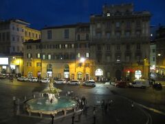 ローマに到着、Barocco Hotelへチェックイン、部屋からPiazza Barberini（バルベリーニ広場）を臨む