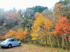 高滝湖（高滝ダム）を後にし次は亀山湖（亀山ダム）を目指します。

途中、養老渓谷を通過しますが今年はパスします。
代わりに途中の筒森もみじ谷に寄り道です。

筒森もみじ谷は毎年近くを通っていますが、途中の道が細いのでいつも寄らずに通過していました。