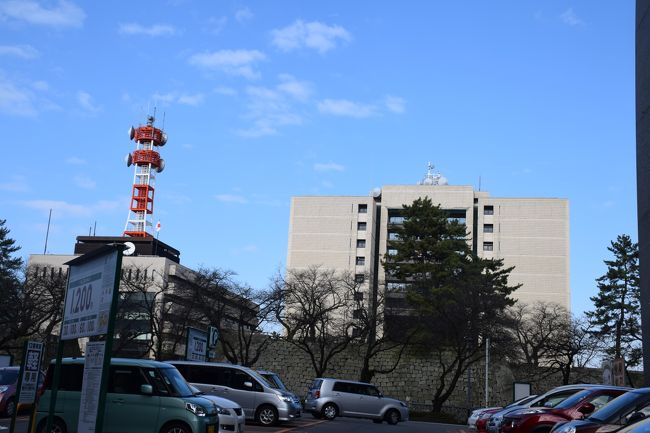 城跡に　県庁・県警本部　駅にも近いし　贅沢な官公庁ですね。