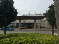 2,30分のフライトで久米島空港へ
レンタカーをゲットして、空港にあったガイドマップに沿って観光開始です