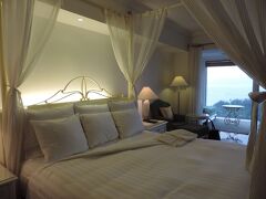 旦那を那覇空港で拾いマリオットにチェックイン〜
部屋はエグゼグティブダブル☆