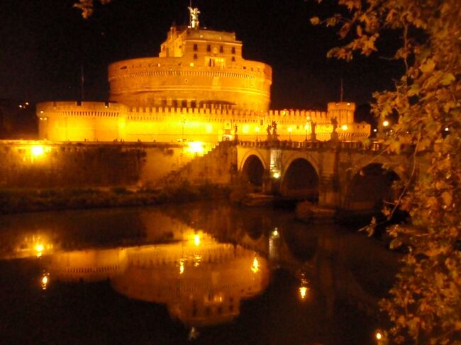 一番最初のフォトとほぼ似た角度です。夜の散策です。