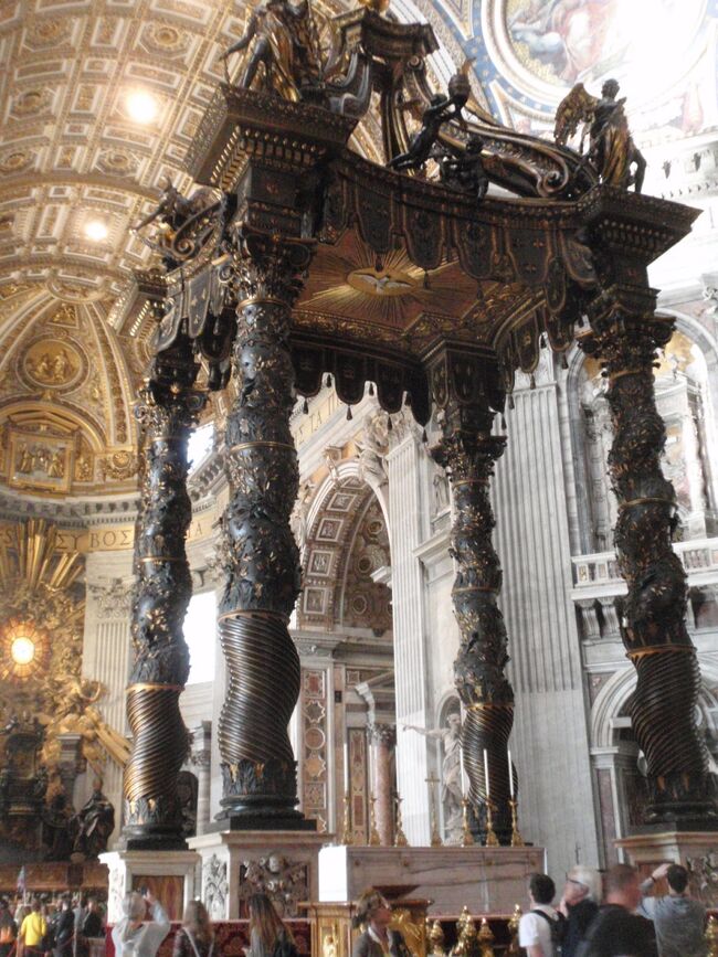 天蓋。これはベルニーニの作品。