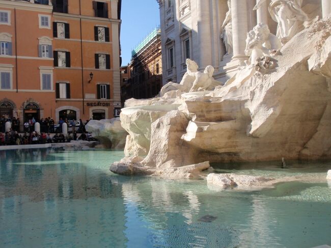 ヴァチカン地区を離れ、トレビの泉にやってきました。