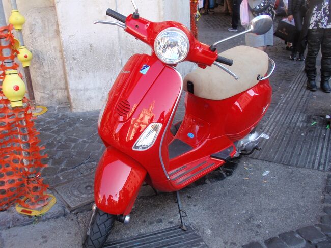 イタリアらしいおしゃれなスクーターです。