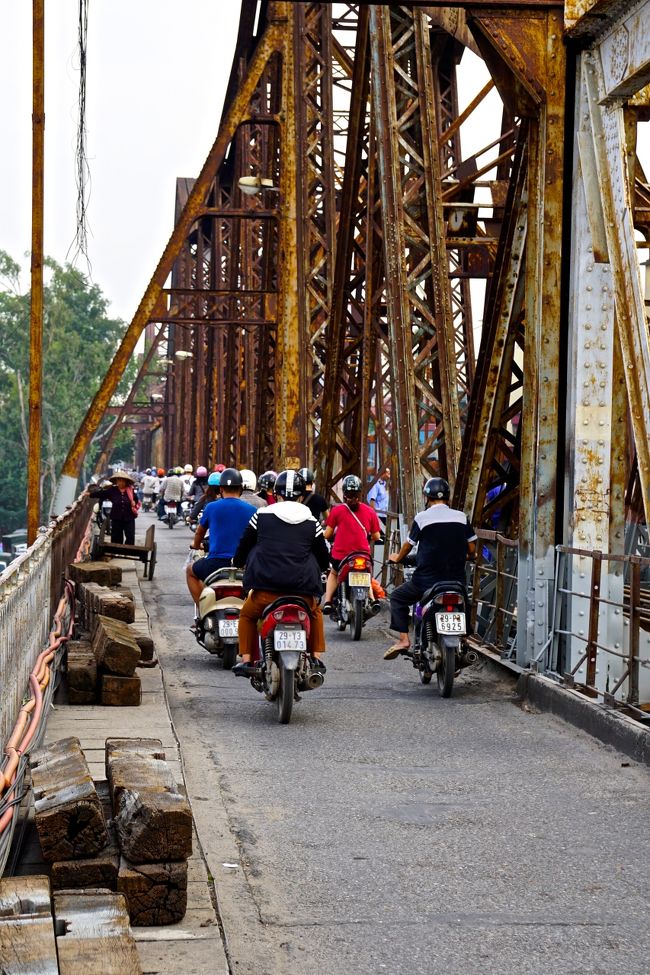 疲れている橋<br />錆びが凄い。<br />今にも壊れそうな雰囲気
