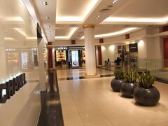 ＤＦＳ店内
二階の駐車場側から入ったところです