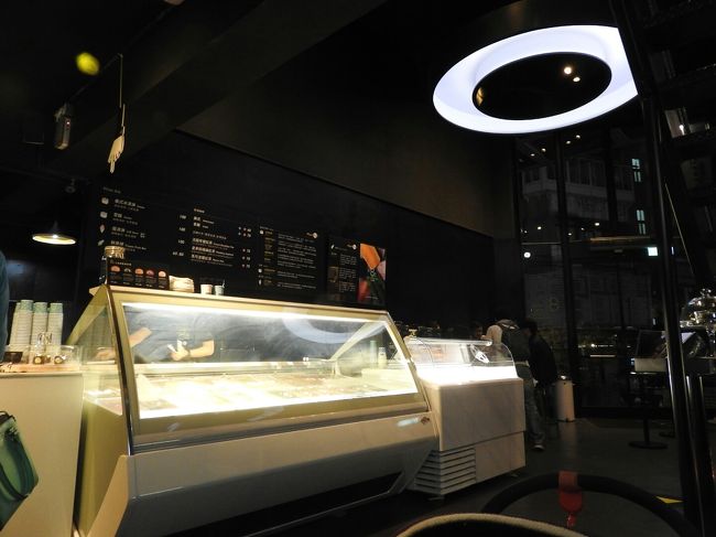 店内は若いカップルや友達同士で来ている人が多かったです。<br />日本人はいませんでした。