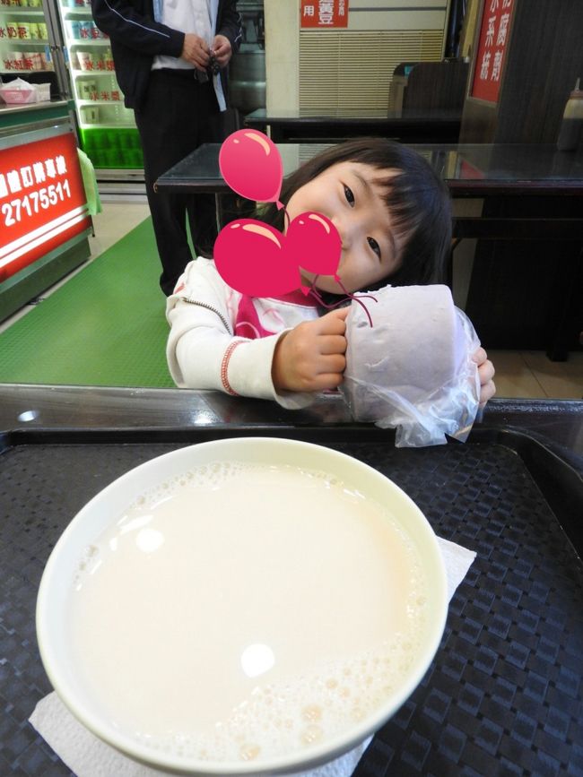 温かくてフワフワなマントウ。<br />肉なし肉まんという感じ。