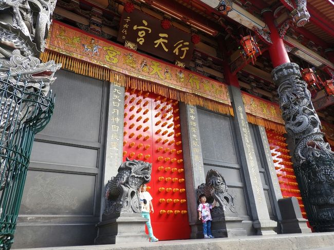 門のボツボツは煩悩の数を表しているそうです。