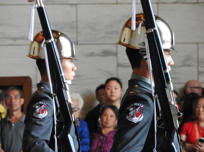 この銃、すごく重いらしい。