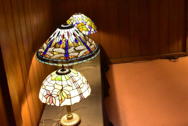 花園にトンボが飛ぶランプ<br />