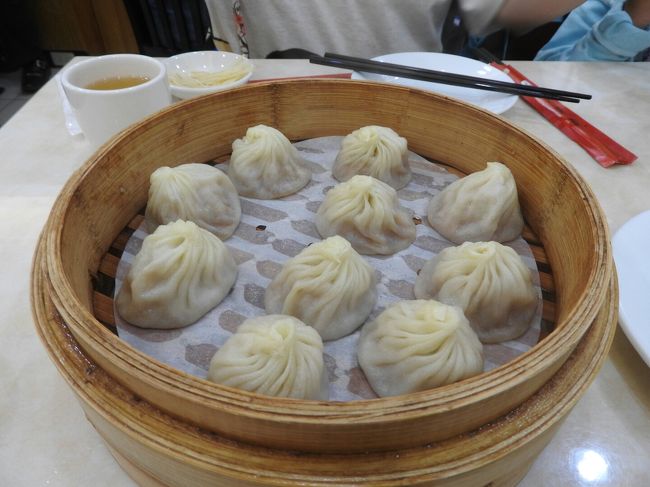 うすーい皮から茶色のスープが透けて見えた！<br />３０秒以内に召し上がれ♪