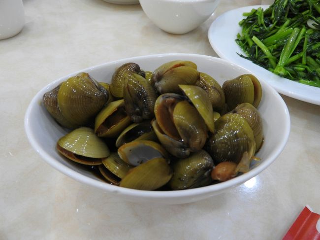 アサリの酒漬け。<br />なんと生！醤油ベースでアサリのとろける味わいは、生では食べない日本では食べられない味でした。<br />が、怖いので、２〜３でストップ。