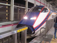 福島駅でやまびこと連結する新庄発15:54のつばさに乗りこみました。