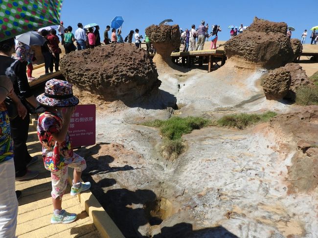 陳ちゃんが貸してくれた傘がありがたかった。<br />ここではサングラスも帽子も傘も必要！あと、水分も！