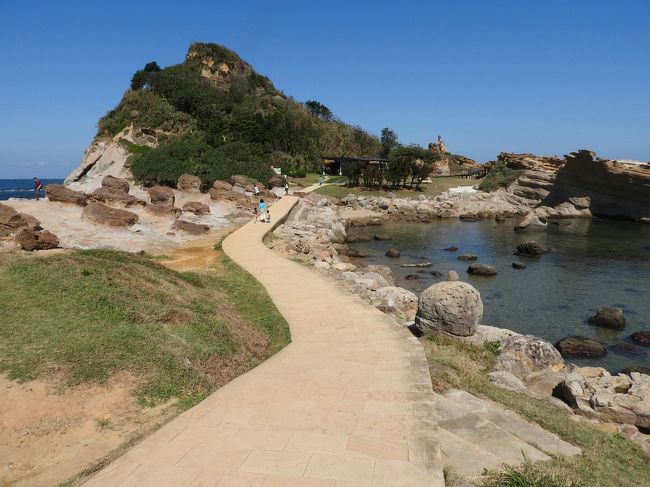 トイレーーーっ！<br />あそこの小屋までダッシュ!!<br /><br />暑くて死にそう…