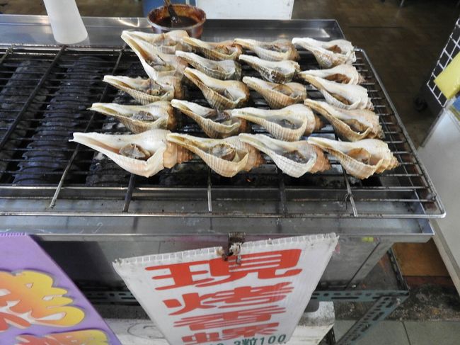 食べ物もありました。<br />干した海産物多し。