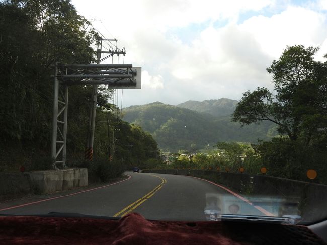 山道を走ります。<br />私は眠気に教われます。