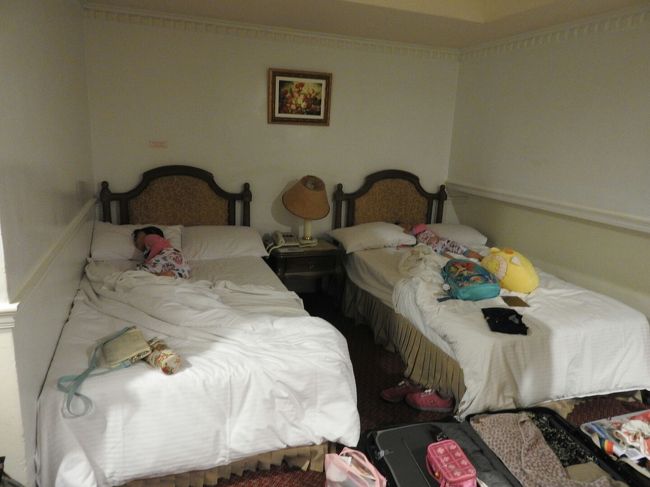 もう寝てるね。<br />22時30分くらいにつきました。