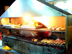 写真：

ブラジルの道端によくある光景。肉の焼き方も豪快です。