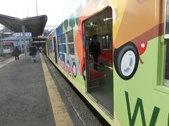 上州福島駅から下仁田駅に着くと、
絵を描いた車両がありました。
