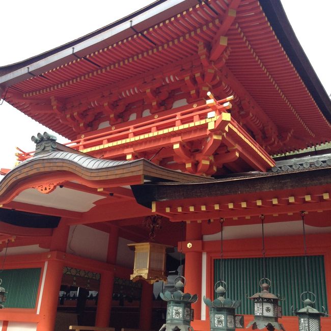 お社の朱色が美しい。