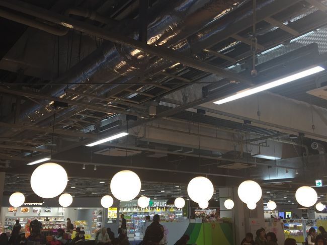 フードコートでつかの間の休憩