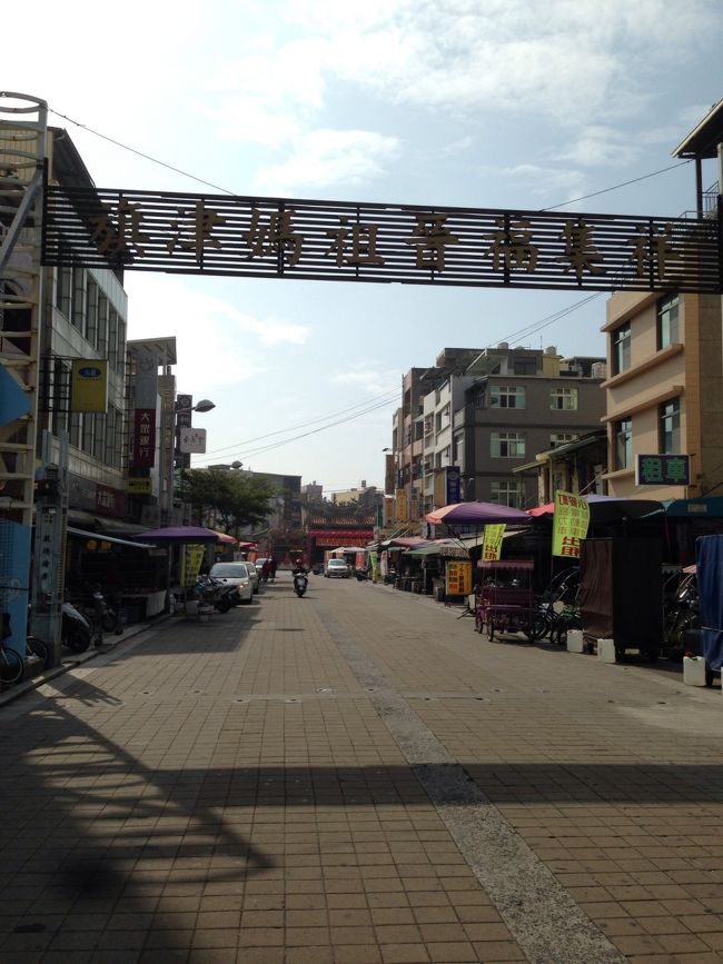 海鮮が美味しいらしいので、ランチする店を探します