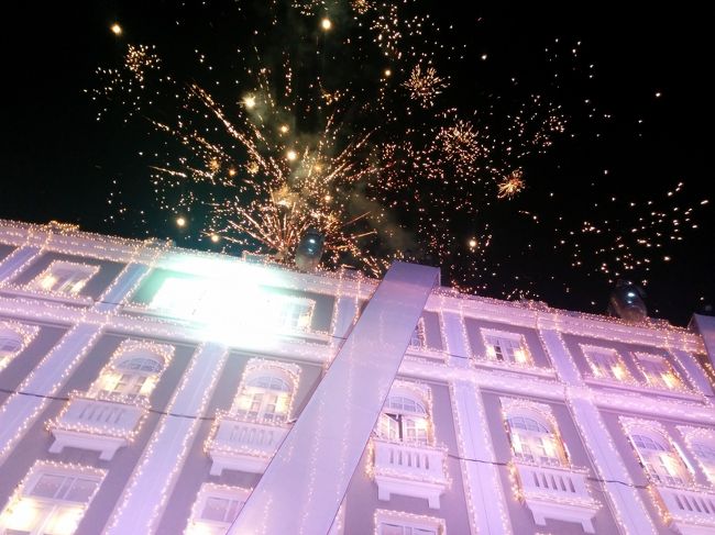 最後は、お決まりの花火です。<br /><br />こんな街のど真ん中で、花火を上げても良いんでしょうか？