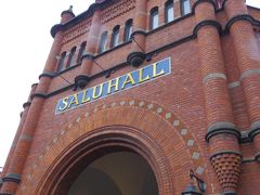 今は朝です(笑)
朝食は機内食で食べましたが、朝食を食べに市場へ。