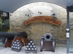 中央駅からホテルまでとりあえずタクシーで移動。
ホテルはウォーターフロントの倉庫を改装した【ADMIRAL HOTEL】。
