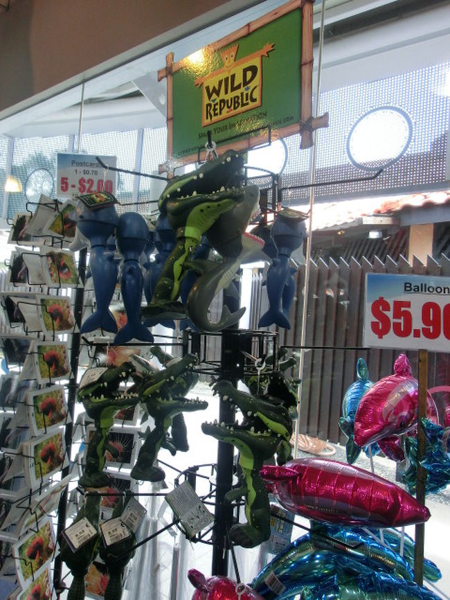 戻って無駄に店員の方が多い土産物を見ました。