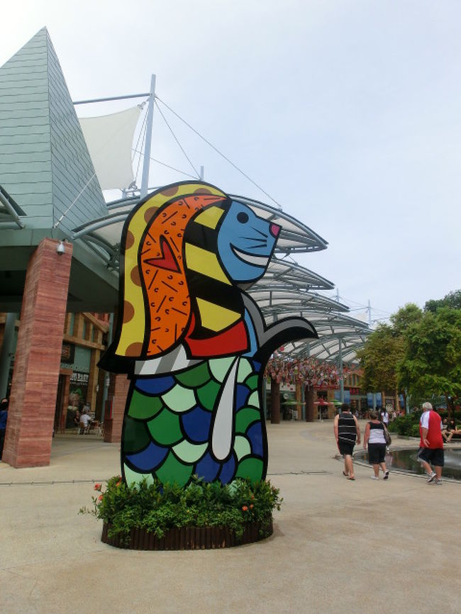 あら、ポップなマーライオン。