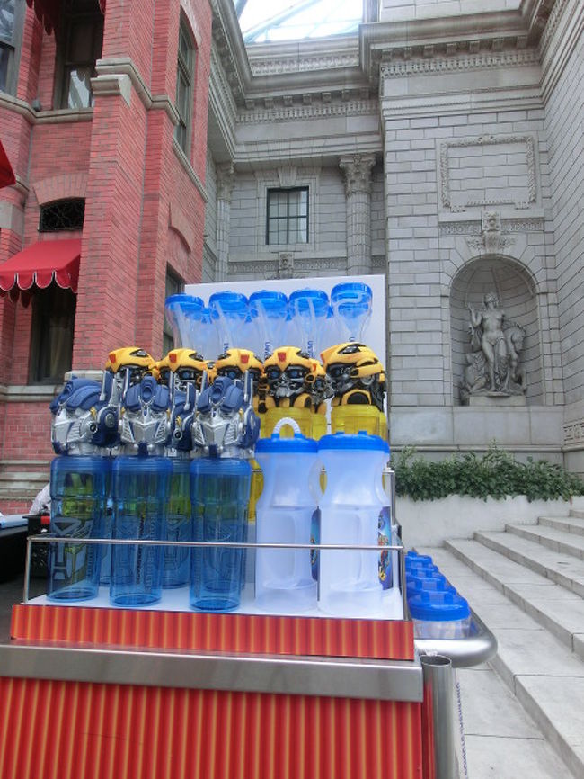 このドリンクカップ、使いにくそうです。