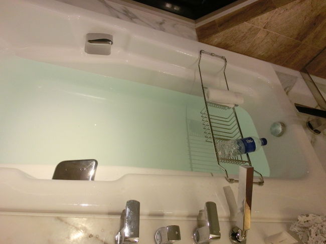 お水を置いてスタンバイ完了、ゆっくりつかりました。<br />歩き疲れてたので、すごくよかったです。