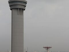 8時半過ぎに羽田空港に到着。今日はどんよりとした天気です。