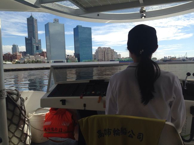 愛河をクルージング