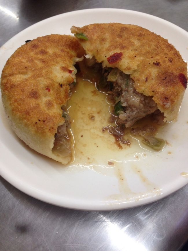 中から肉汁が溢れ出して美味しかったです(〃▽〃)