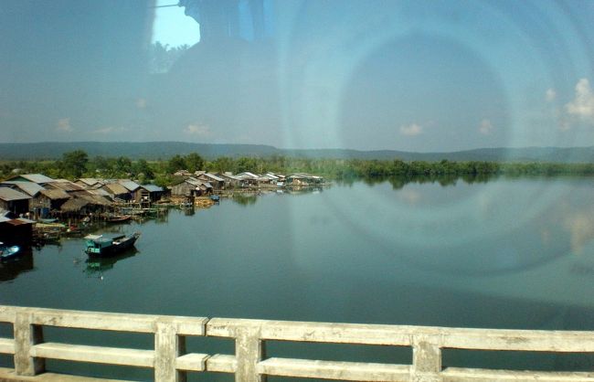 　これだけの川幅があり、これだけの水があれば、川越えはフェリーだったと納得。<br />　どんないかだで、どんな風にバスが乗ったのか。<br />　当時の様子を見たいと思った。