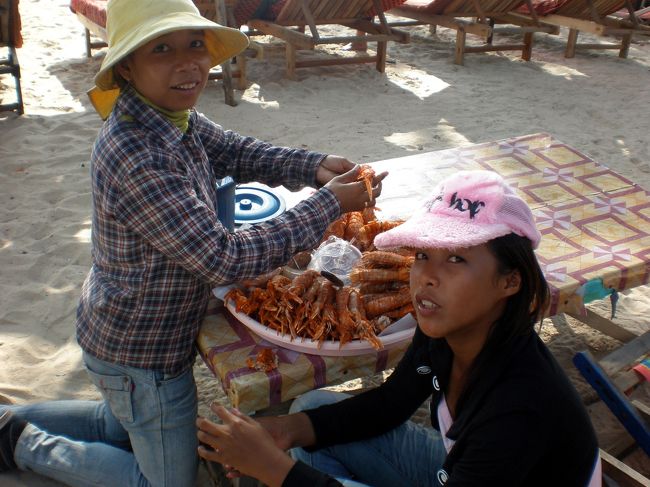 　５匹２ドルのシャコを食べてみた。<br />　見た目の大きさのわりに、食べるところは少なかった。<br />　味は？<br />　それほどのものじゃない。<br />　手がべたべたになった。