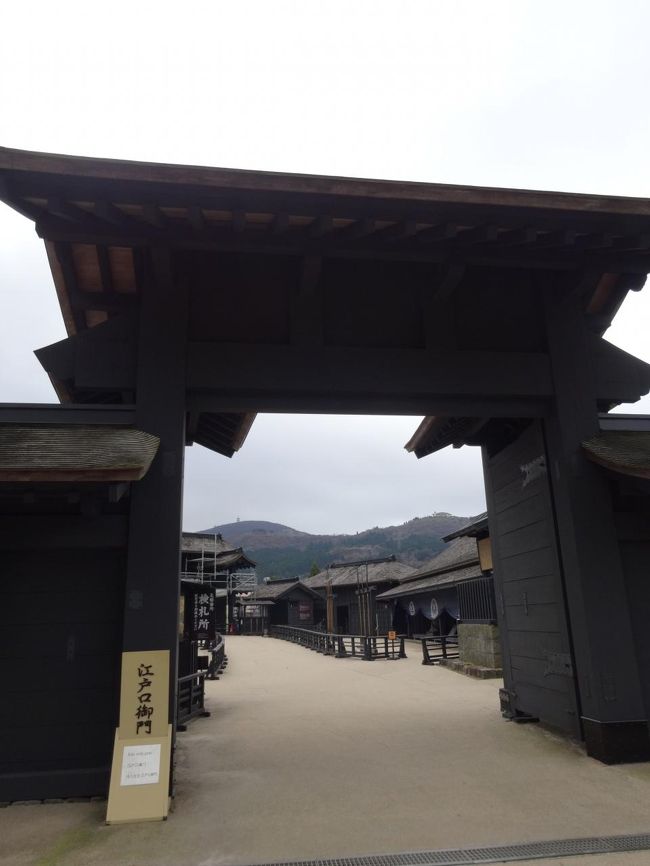 こちらは「江戸口御門」<br />そして反対側には「京口御門」があります