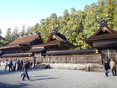 家津美御子大神（スサノオノミコト）を主祭神にまつる
全国3000以上の熊野神社の総本宮です。