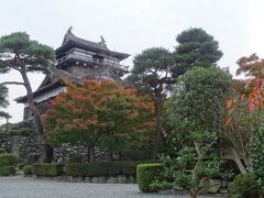 丸岡城へ。

２日で観光出来そうなところを３日でゆったり観光するので
色んな所へ行ってみます。
