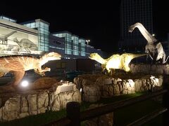 福井駅をブラブラ。
駅前には恐竜がいました。動いてます！

駅ビルは特に…でした。