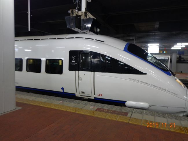 博多駅で、いつも使っている通勤電車ではなく特急は白いかもめに乗り込みます。