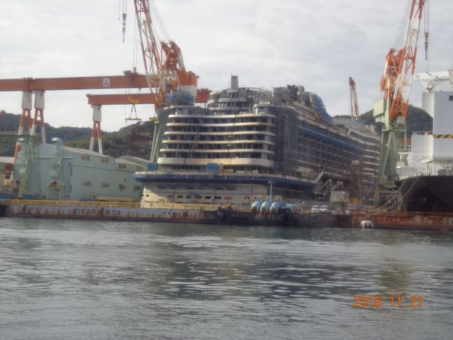 最初見た時廃船？と思ったのですが、製造中の豪華客船でした。